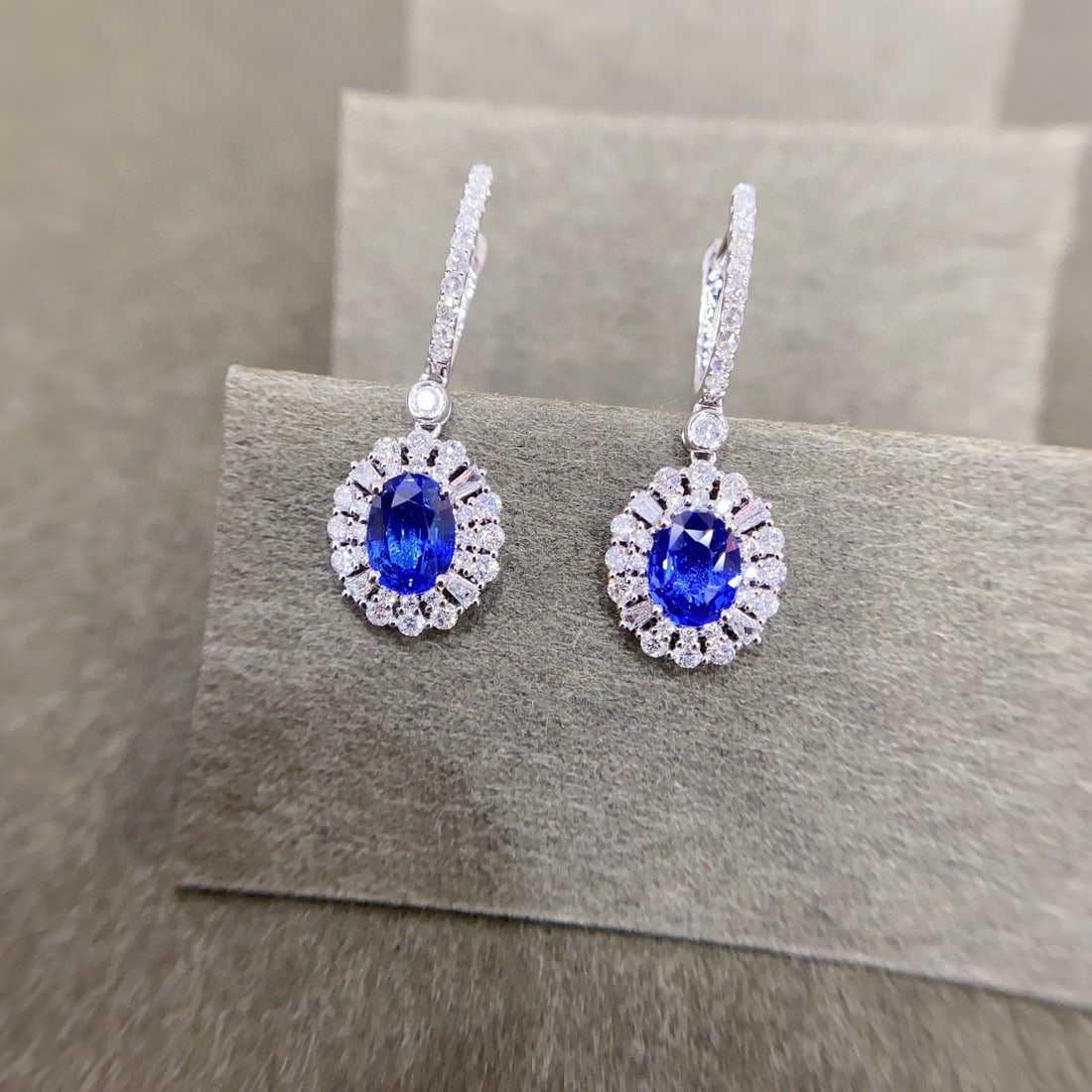 14k Gold 3.05 Ctw Vivid Blue Natural Sapphire & Diamond Earrings: Ref:230938236 // gold content:14k gold // main gemstone:sapphire // shape:oval // carat weight:2. 24ct // color:vivid blue // treatment:natural // // adjacent gemstone 2 : diamond // shape:multiply