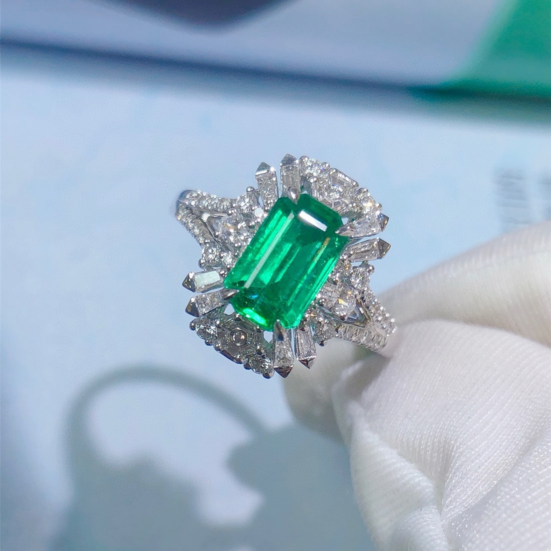 14k Gold 1.87 Ctw Vivid Green Natural Emerald & Diamond Ring - 7