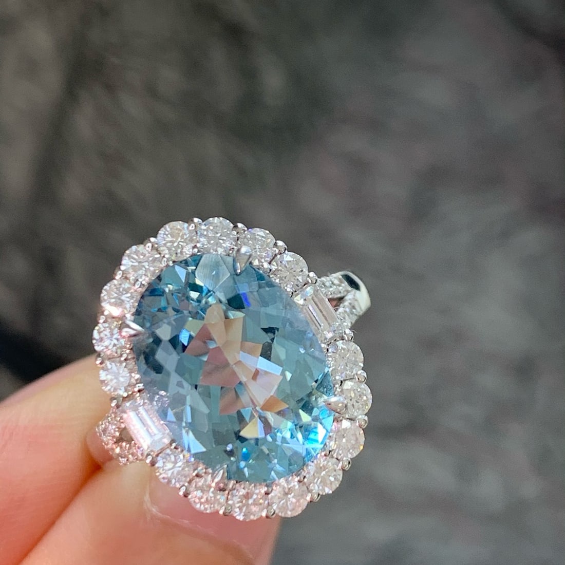 14k Gold 4.59 Ctw Natural Aquamarine & Diamond Ring - 2