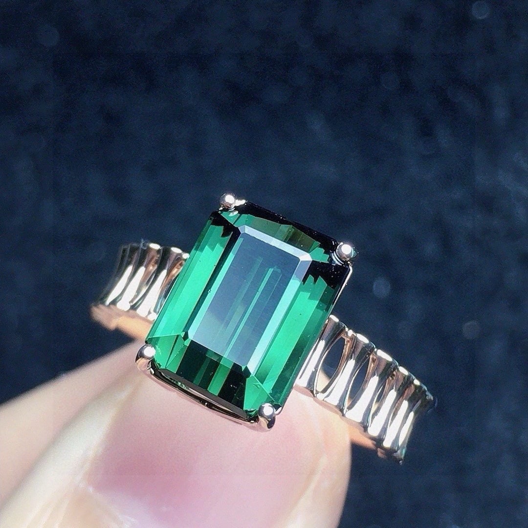 14k Gold 4.12 Ct Natural Tourmaline Ring: Ref:230938261 // gold content:14k gold // ring size:7. 25us // // main gemstone:tourmaline // shape:octagonal // carat weight:4. 12ct // color:green // treatment:natural // Condition: NewLow