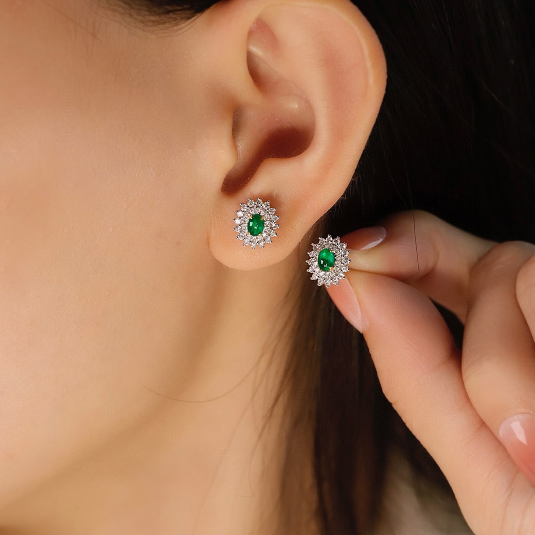 14k Gold 0.79 Ctw Vivid Green Natural Emerald & Diamond Earrings - 4