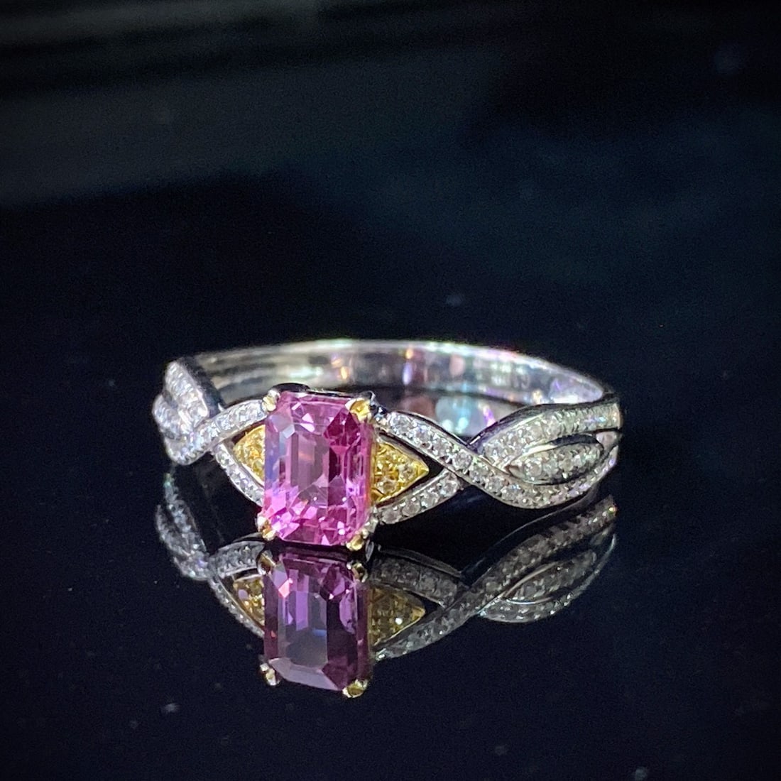 14k Gold 0.70 Ct Natural Padparadscha Sapphire & Diamond Ring - 2