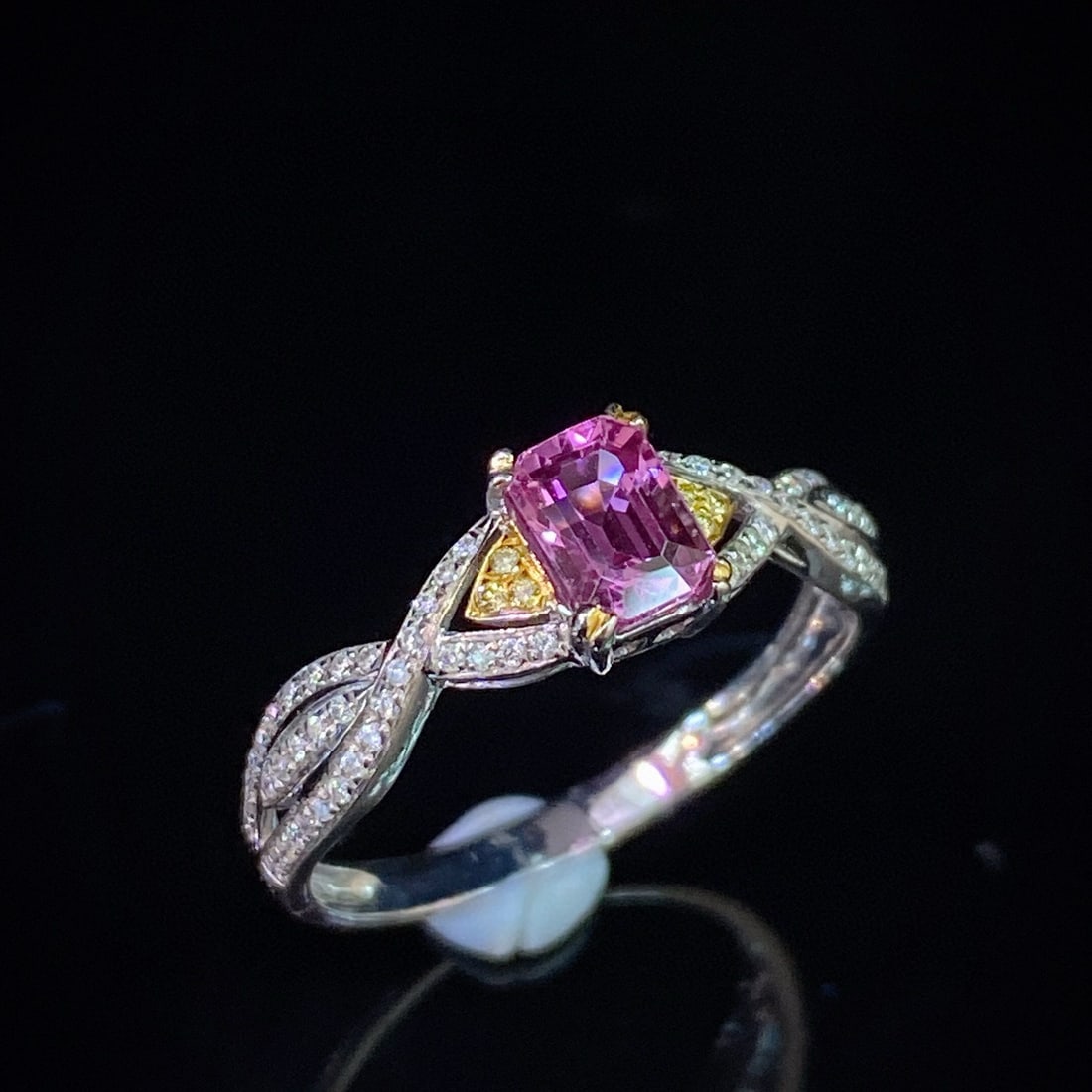 14k Gold 0.70 Ct Natural Padparadscha Sapphire & Diamond Ring - 3