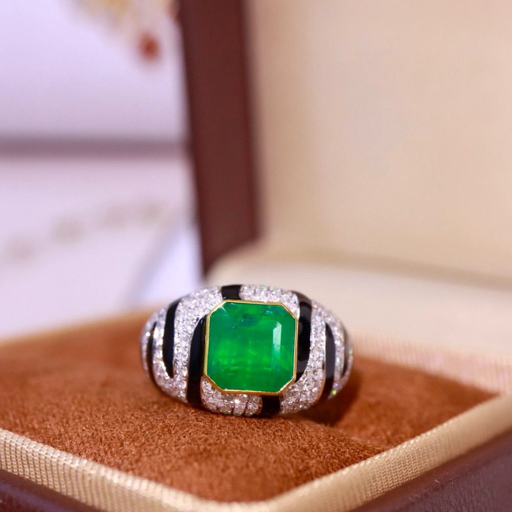 14k Gold 3.32 Ctw Vivid Green Natural Emerald & Diamond Ring: Ref:230938288 // gold content:14k gold // ring size:7. 25us // // main gemstone:emerald // shape:octagonal // carat weight:2. 68ct // color:vivid green // treatment:natural // // adjacent gemstone