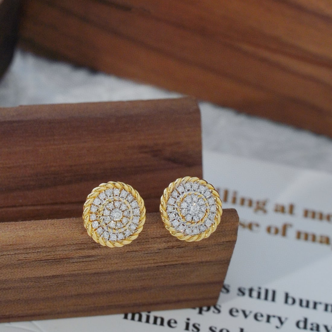 14k Gold 0.56 Ct Natural H Diamond Earrings: Ref:230938293 // gold content:14k gold // main gemstone:diamond // shape:round // carat weight:0. 56ct // clarity grade:vs-si // color:h // treatment:natural // cut grade:g // Condition: NewLow