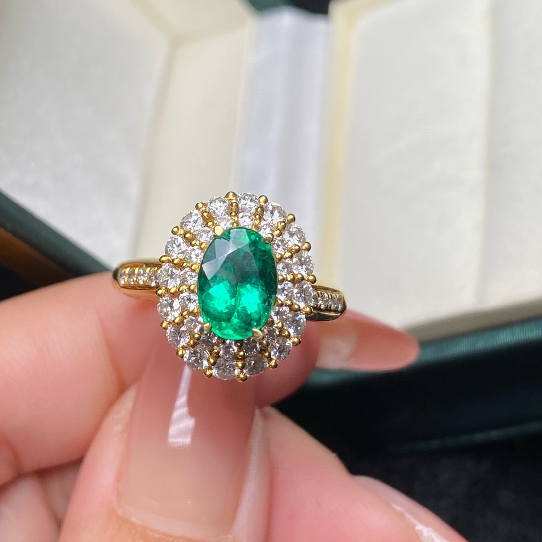 14k Gold 2.70 Ctw Vivid Green Natural Emerald & Diamond Ring: Ref:230938295 // gold content:14k gold // ring size:7. 25us // // main gemstone:emerald // shape:oval // carat weight:1. 67ct // color:vivid green // treatment:natural // // adjacent gemstone 2 :