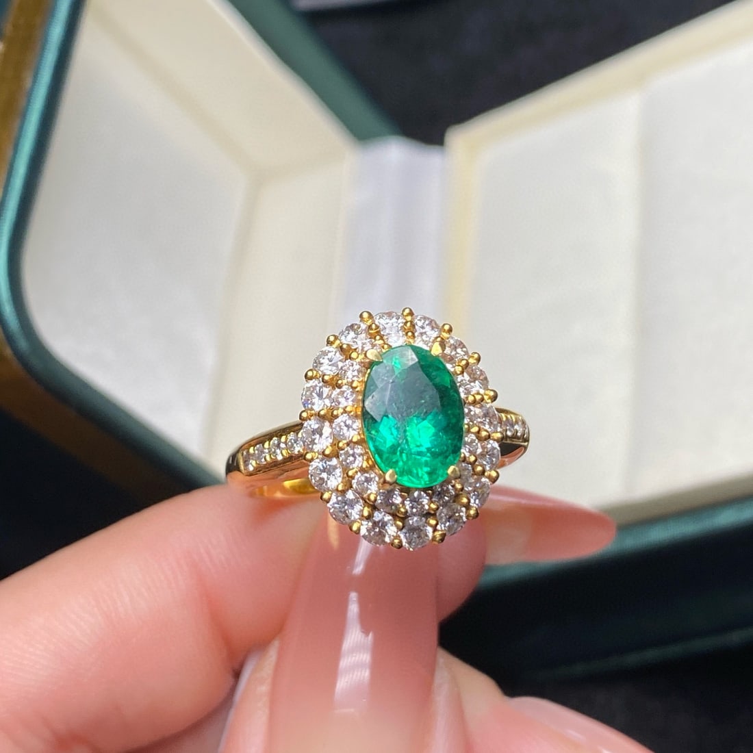 14k Gold 2.70 Ctw Vivid Green Natural Emerald & Diamond Ring - 2