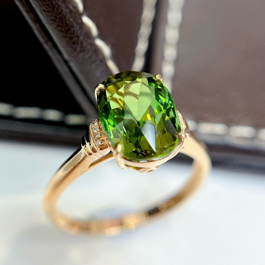 14k Gold 4.35 Ct Natural Tourmaline & Diamond Ring: Ref:230938296 // gold content:14k gold // ring size:7. 25us // // main gemstone:tourmaline // shape:oval // carat weight:4. 35ct // color:green // treatment:natural // // adjacent gemstone 2 :
