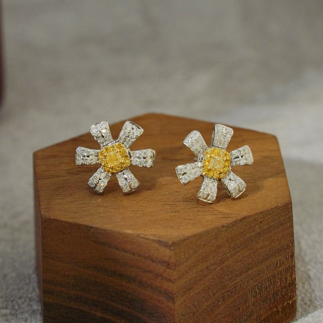 14k Gold 0.8 Ct Natural Color Diamond Earrings: Ref:230938307 // gold content:14k gold // main gemstone:diamond // shape:multiply // carat weight:0. 8ct // clarity grade:vs-si // color:color // treatment:natural // Condition: NewLow Estimate: