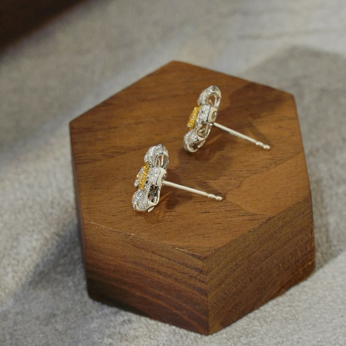 14k Gold 0.8 Ct Natural Color Diamond Earrings - 2