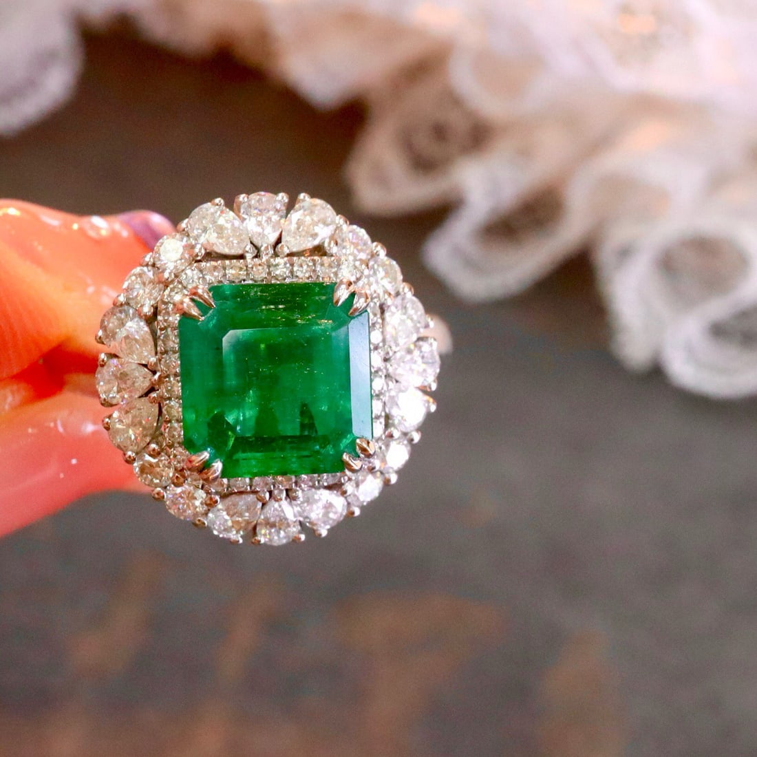 14k Gold 4.58 Ctw Vivid Green Natural Emerald & Diamond Ring: Ref:230938318 // gold content:14k gold // ring size:7. 25us // // main gemstone:emerald // shape:octagonal // carat weight:3. 61ct // color:vivid green // treatment:natural // // adjacent gemstone