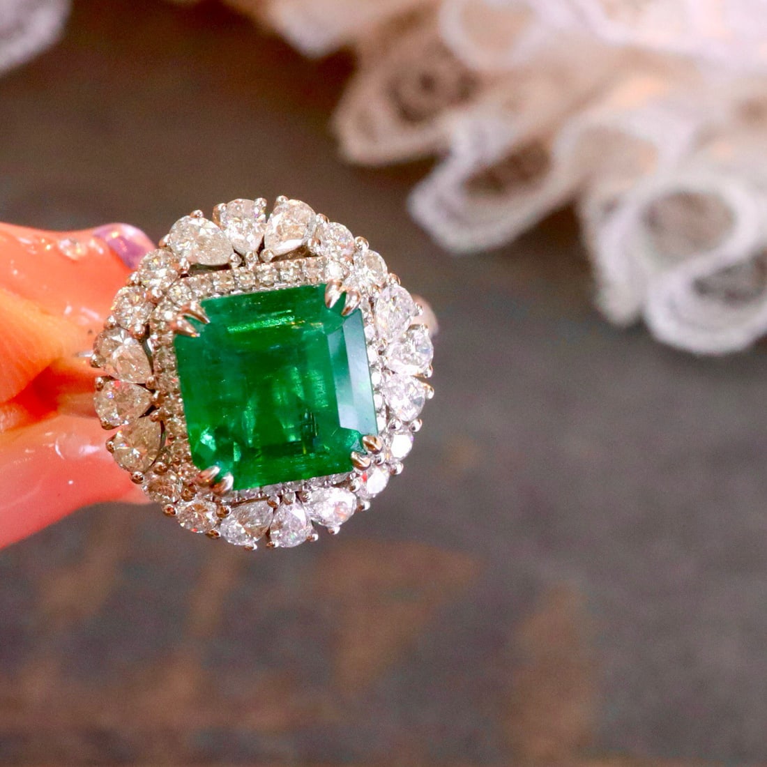 14k Gold 4.58 Ctw Vivid Green Natural Emerald & Diamond Ring - 2