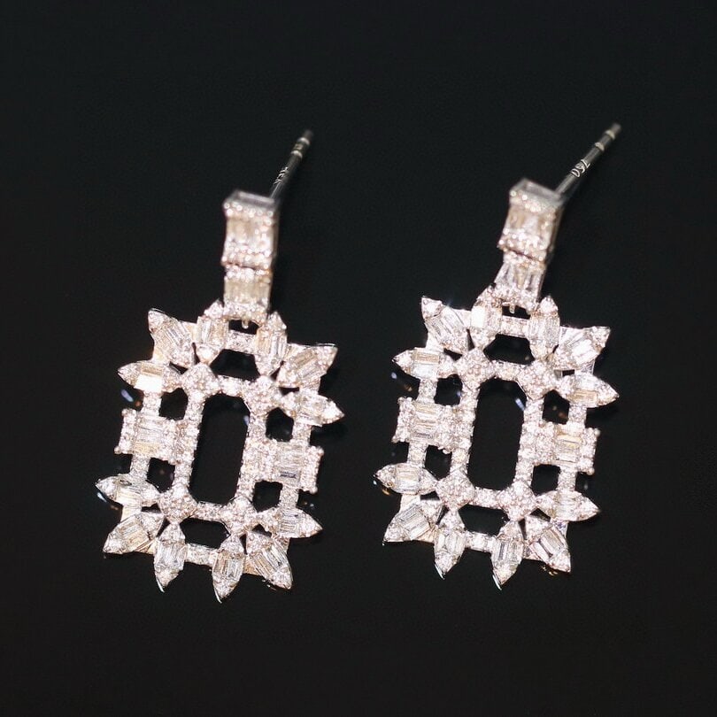 14k Gold 1.09 Ct Natural H Diamond Earrings: Ref:230938319 // gold content:14k gold // main gemstone:diamond // shape:multiply // carat weight:1. 09ct // clarity grade:vs-si // color:h // treatment:natural // Condition: NewLow Estimate: