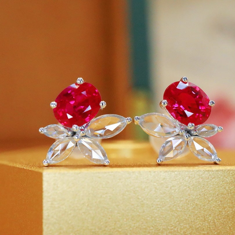 14k Gold 1.54 Ctw Natural Ruby & Diamond Earrings: Ref:230938332 // gold content:14k gold // main gemstone:ruby // shape:oval // carat weight:1. 20ct // color:pigeonblood red // treatment:natural // // adjacent gemstone 2 : diamond // number of stones
