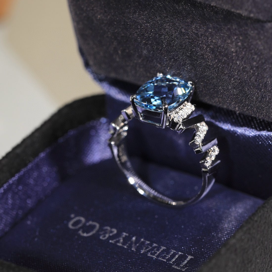 14k Gold 2.53 Ct Natural Aquamarine & Diamond Ring - 7