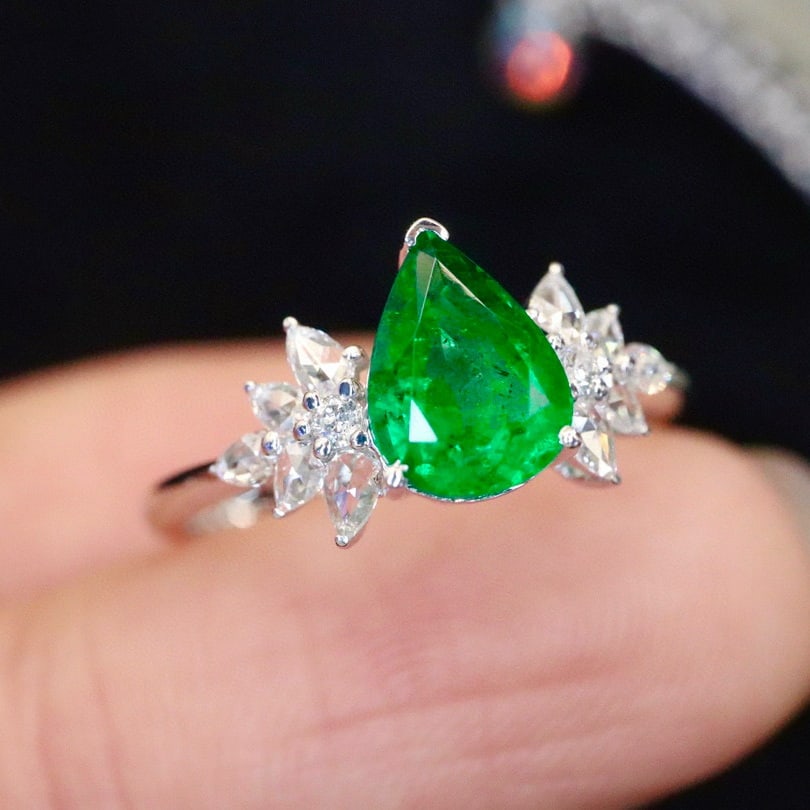 14k Gold 1.18 Ctw Vivid Green Natural Emerald & Diamond Ring - 2