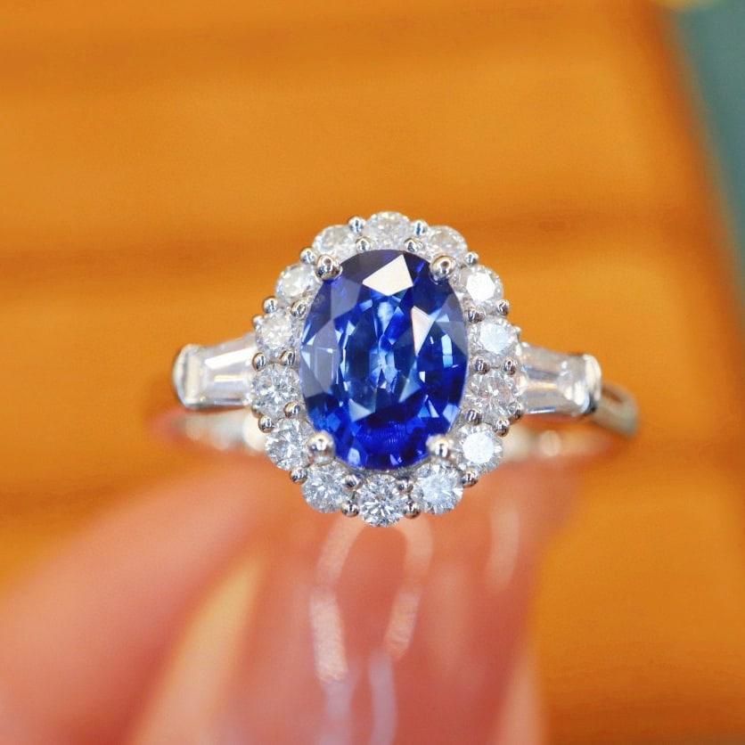 14k Gold 1.67 Ctw Natural Sapphire & Diamond Ring: Ref:230938340 // gold content:14k gold // ring size:7. 25us // // main gemstone:sapphire // shape:oval // carat weight:1. 18ct // color:royal blue // treatment:natural // // adjacent gemstone 2 :