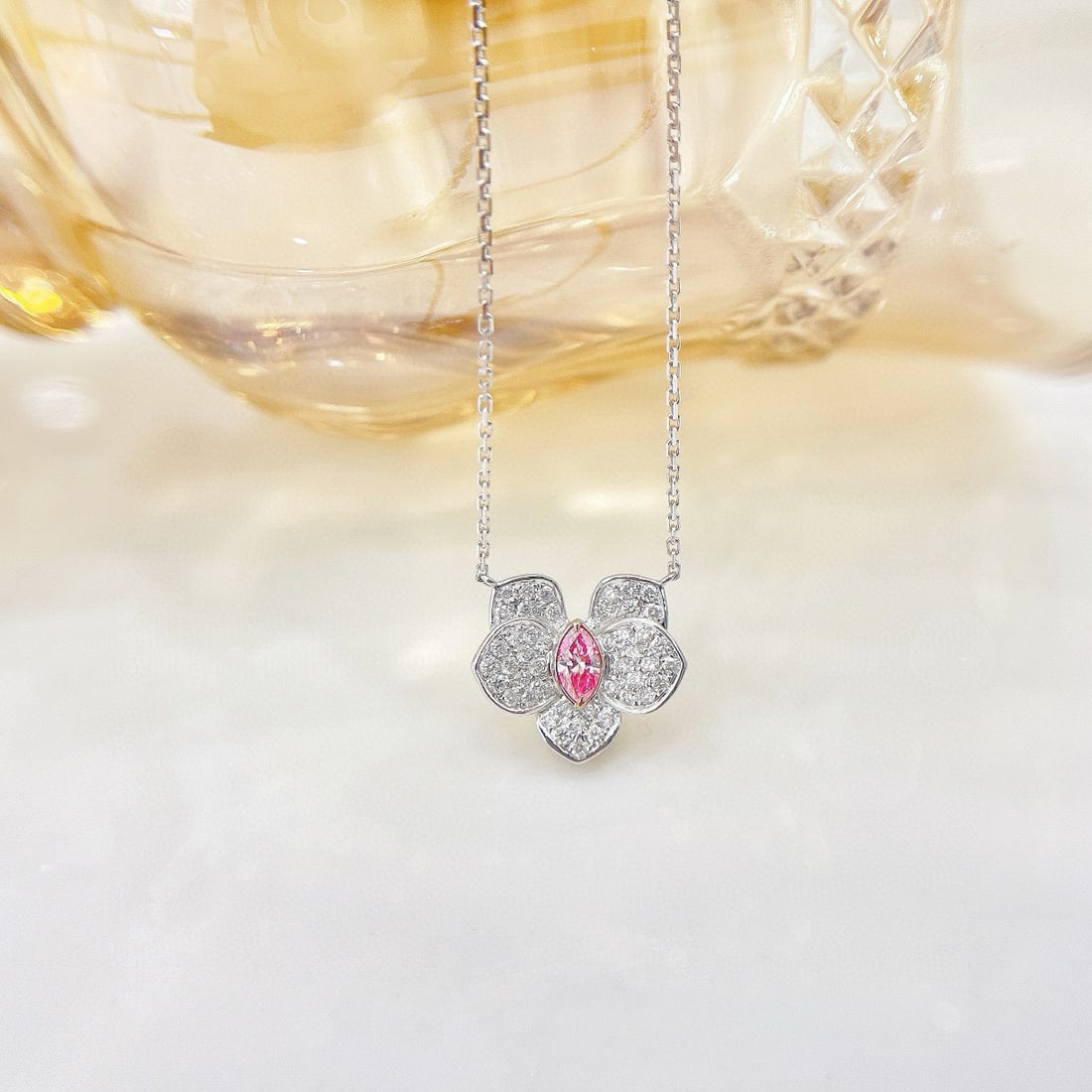 14k Gold 0.30 Ctw Natural Pink Diamond & Diamond & Flowers Necklace: Ref:230938343 // gold content:14k gold // main gemstone:pink diamond // shape:marquise // carat weight:0. 10ct // color:pink // treatment:natural // // adjacent gemstone 2 : diamond // shape:round