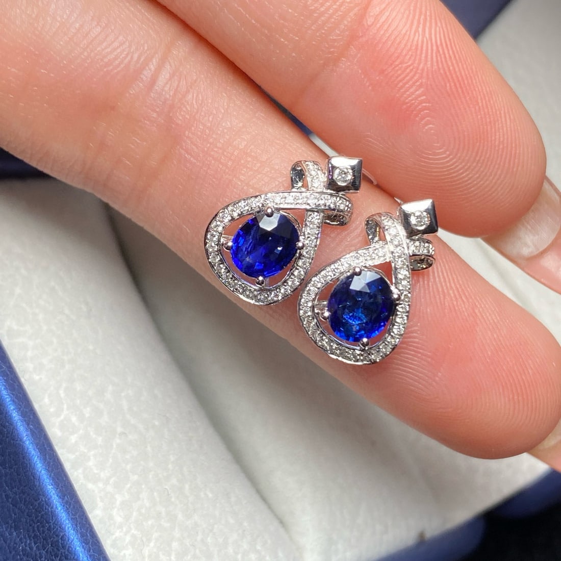 14k Gold 2.22 Ctw Vivid Blue Natural Sapphire & Diamond Earrings - 2