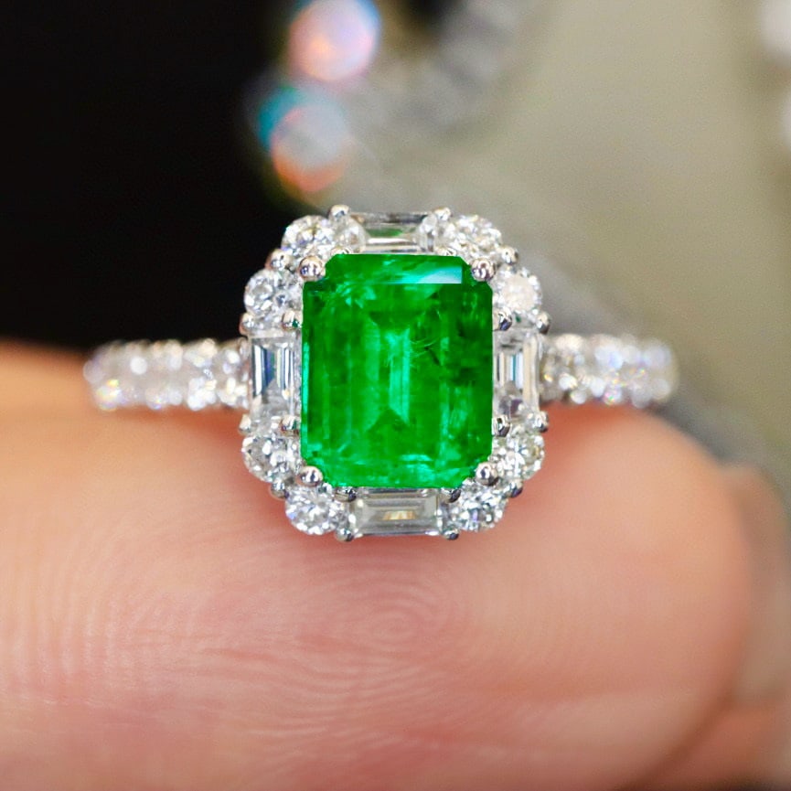 14k Gold 1.21 Ctw Vivid Green Natural Emerald & Diamond Ring: Ref:230938348 // gold content:14k gold // ring size:7. 25us // // main gemstone:emerald // shape:octagonal // carat weight:0. 80ct // color:vivid green // treatment:natural // // adjacent gemstone