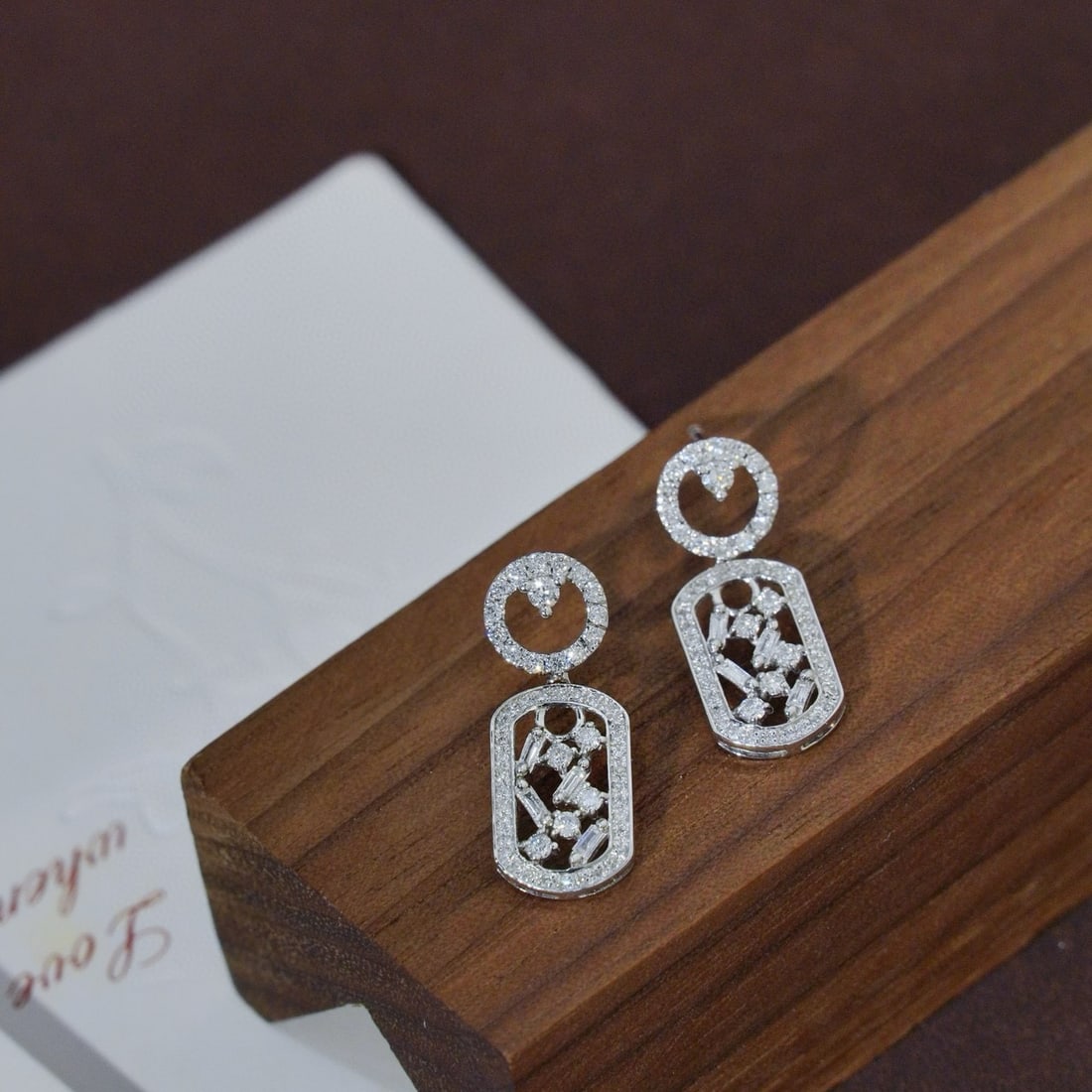 14k Gold 0.9 Ct Natural H Diamond Earrings: Ref:230938349 // gold content:14k gold // main gemstone:diamond // shape:multiply // carat weight:0. 9ct // clarity grade:vs-si // color:h // treatment:natural // Condition: NewLow Estimate: