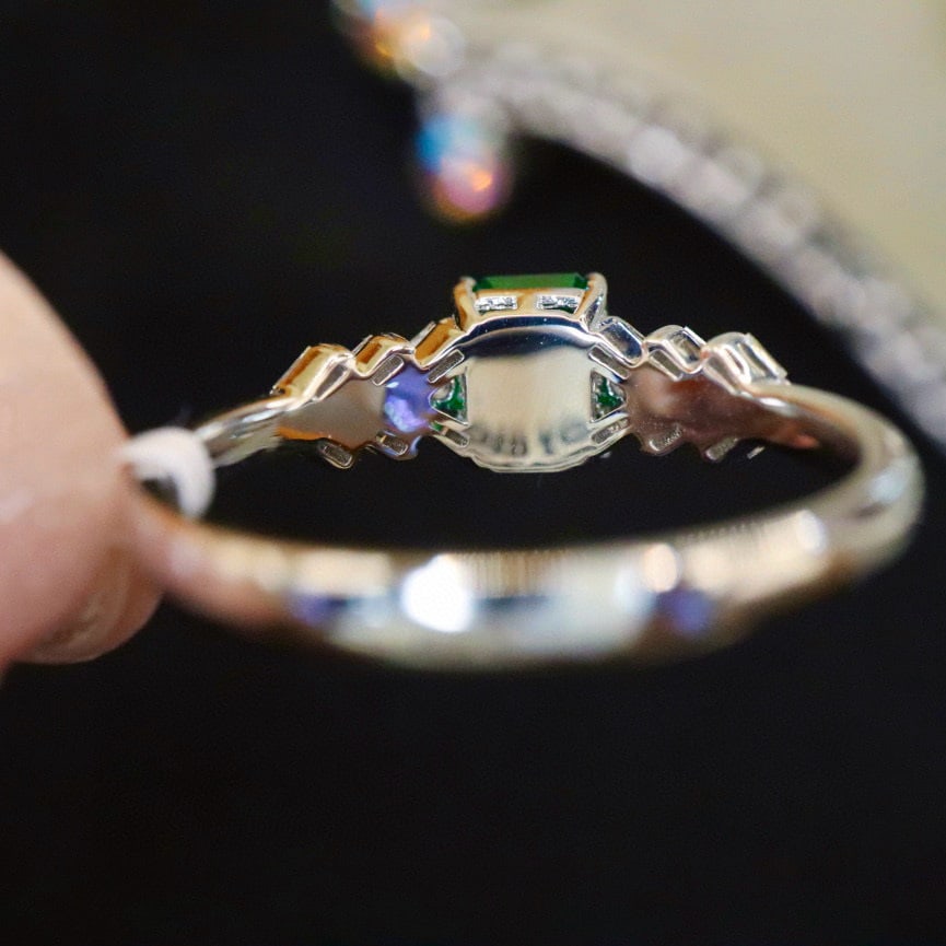 14k Gold 0.95 Ctw Vivid Green Natural Emerald & Diamond Ring - 4