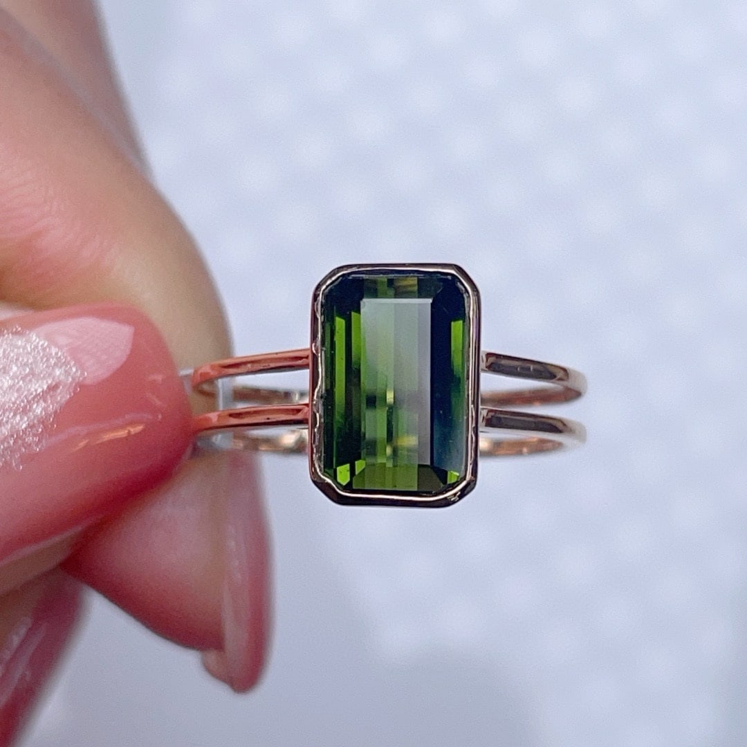 14k Gold 2.3 Ct Natural Tourmaline Ring: Ref:230938365 // gold content:14k gold // ring size:7. 25us // // main gemstone:tourmaline // shape:octagonal // carat weight:2. 3ct // color:green // treatment:natural // Condition: NewLow