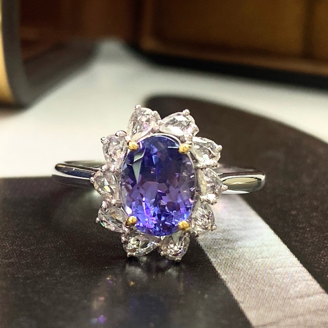 14k Gold 1.50 Ct Natural Tanzanite & Sapphire Ring: Ref:230938367 // gold content:14k gold // ring size:7. 25us // // main gemstone:tanzanite // shape:oval // carat weight:1. 50ct // color:purple // treatment:natural // // adjacent gemstone 2 :