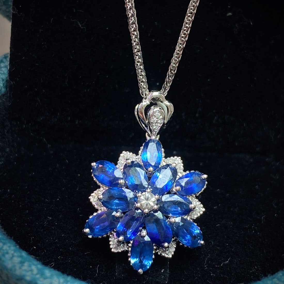 14k Gold 4.30 Ct Natural Sapphire & Diamond & Sapphire Pendant( Without Chain ): Ref:230938373 // gold content:14k gold // main gemstone:sapphire // shape:oval // carat weight:4. 30ct // color:blue // treatment:natural // // adjacent gemstone 2 : diamond // number of stones:22