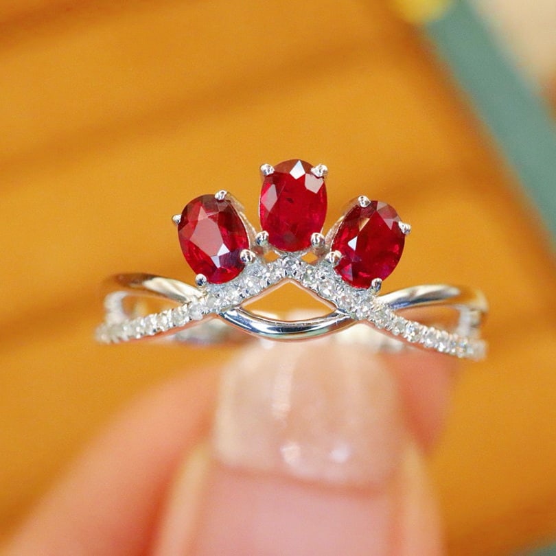 14k Gold 0.69 Ctw Natural Ruby & Diamond Ring: Ref:230938374 // gold content:14k gold // ring size:7. 25us // // main gemstone:ruby // shape:oval // carat weight:0. 58ct // color:pigeonblood red // treatment:natural // // adjacent gemstone 2 : dia