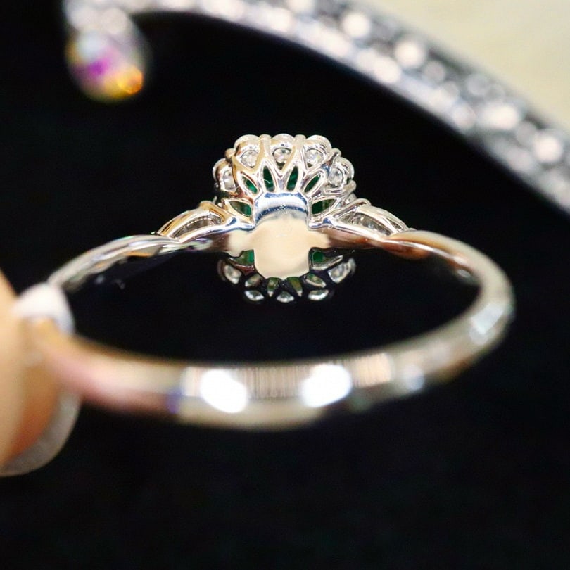 14k Gold 0.98 Ctw Vivid Green Natural Emerald & Diamond Ring - 5