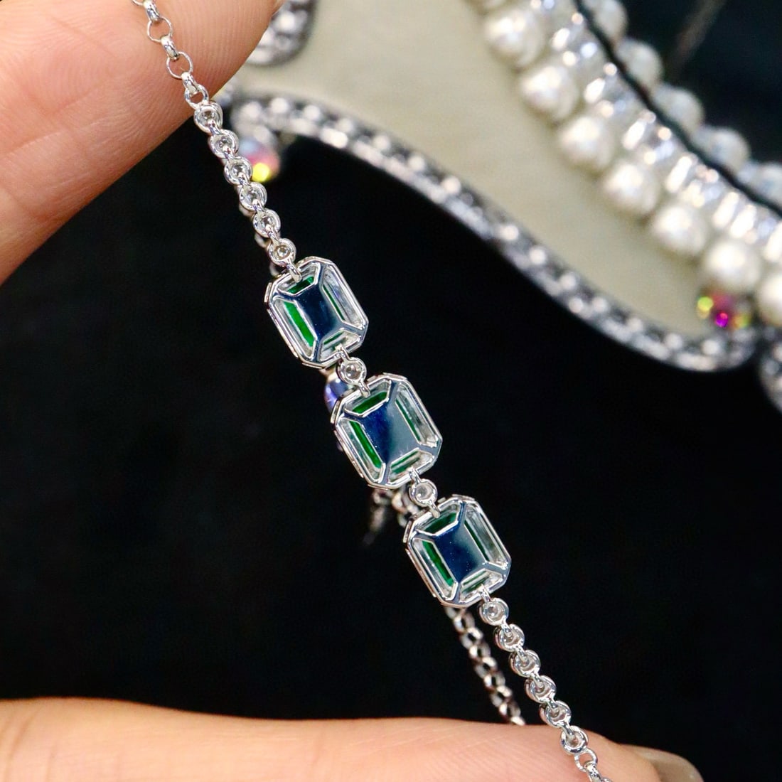 14k Gold 2.14 Ctw Vivid Green Natural Emerald & Diamond Bracelet - 2