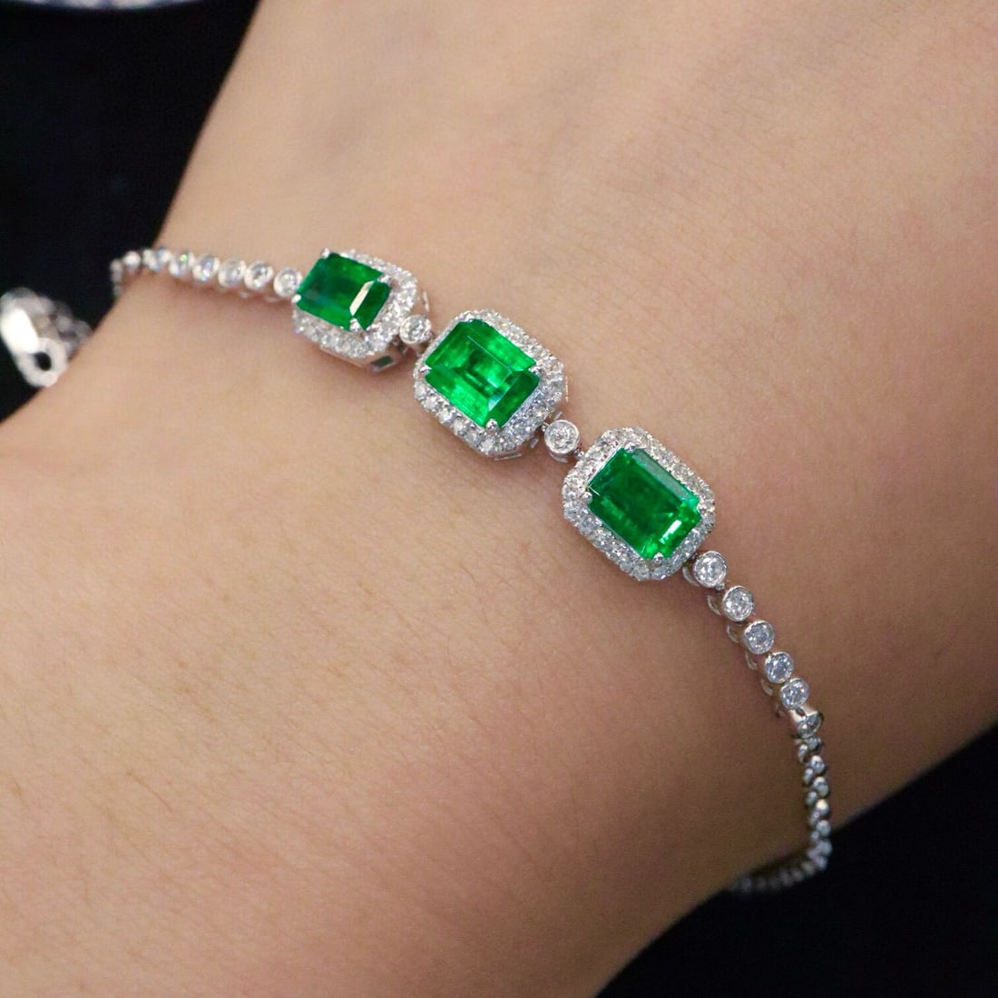 14k Gold 2.14 Ctw Vivid Green Natural Emerald & Diamond Bracelet - 3
