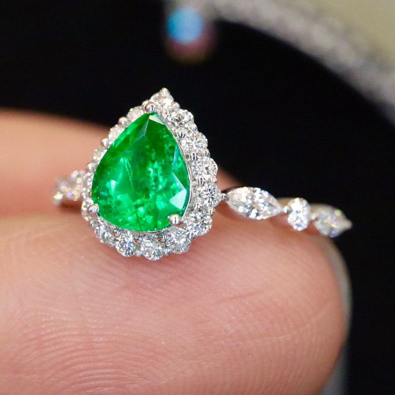 14k Gold 1.12 Ctw Vivid Green Natural Emerald & Diamond Ring - 2