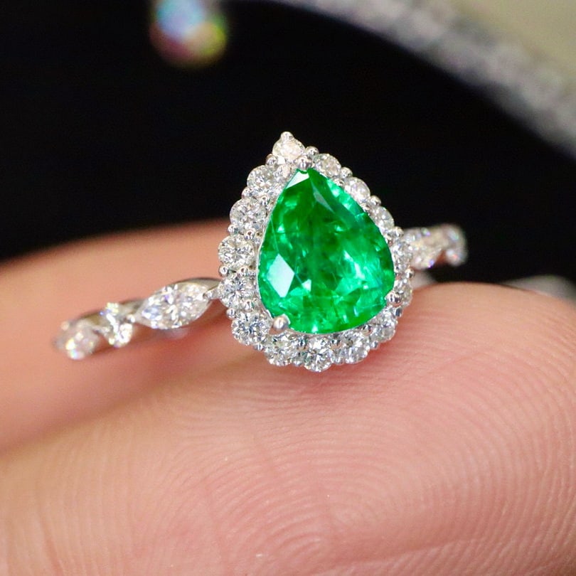 14k Gold 1.12 Ctw Vivid Green Natural Emerald & Diamond Ring - 3