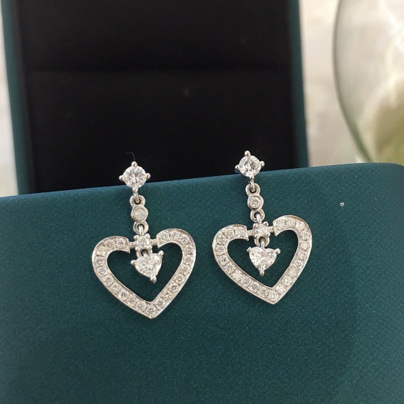 14k Gold 0.52 Ctw Natural H Diamond Earrings: Ref:230938391 // gold content:14k gold // main gemstone:diamond // shape:heart // carat weight:0. 16ct // clarity grade:vs-si // color:h // treatment:natural // // adjacent gemstone 2 : diamond //