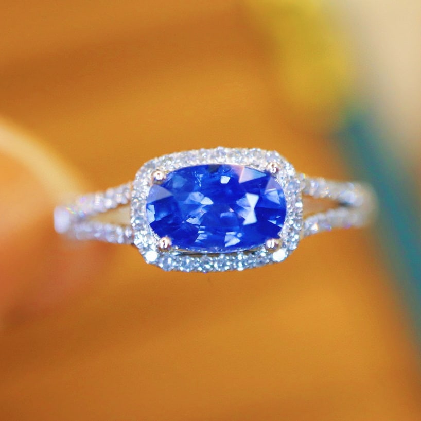 14k Gold 1.27 Ctw Natural Sapphire & Diamond Ring: Ref:230938392 // gold content:14k gold // ring size:7. 25us // // main gemstone:sapphire // shape:oval // carat weight:1. 10ct // color:cornflower blue // treatment:natural // // adjacent gemstone 2 :