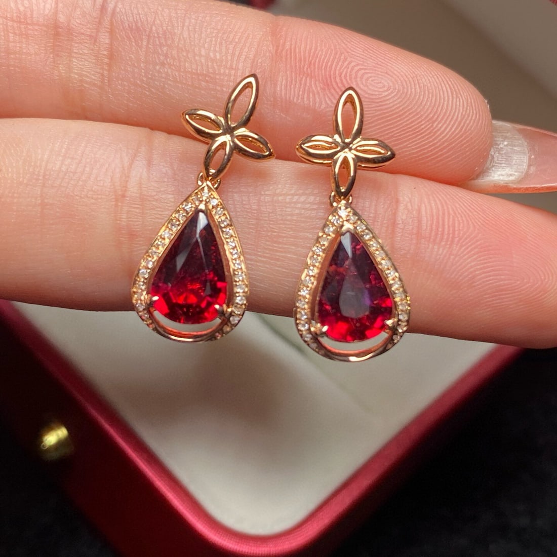 14k Gold 2.69 Ctw Natural Tourmaline & Diamond Earrings: Ref:230938394 // gold content:14k gold // main gemstone:tourmaline // shape:pear // carat weight:2. 52ct // color:red // treatment:natural // // adjacent gemstone 2 : diamond // shape:round //
