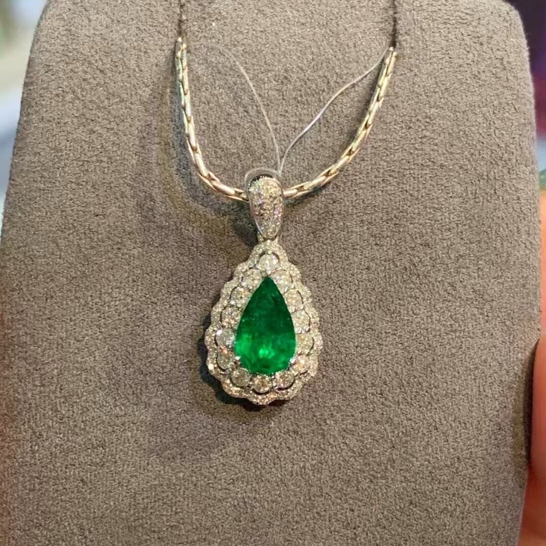 14k Gold 1.20 Ctw Vivid Green Natural Emerald & Diamond Pendant( Without Chain ): Ref:230938406 // gold content:14k gold // main gemstone:emerald // shape:pear // carat weight:0. 75ct // color:vivid green // treatment:natural // // adjacent gemstone 2 : diamond // shape:round //
