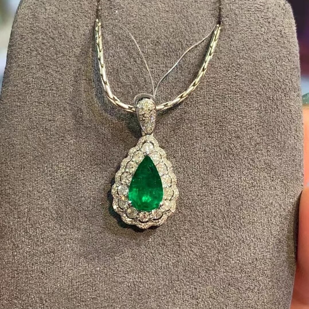 14k Gold 1.20 Ctw Vivid Green Natural Emerald & Diamond Pendant( Without Chain ) - 2