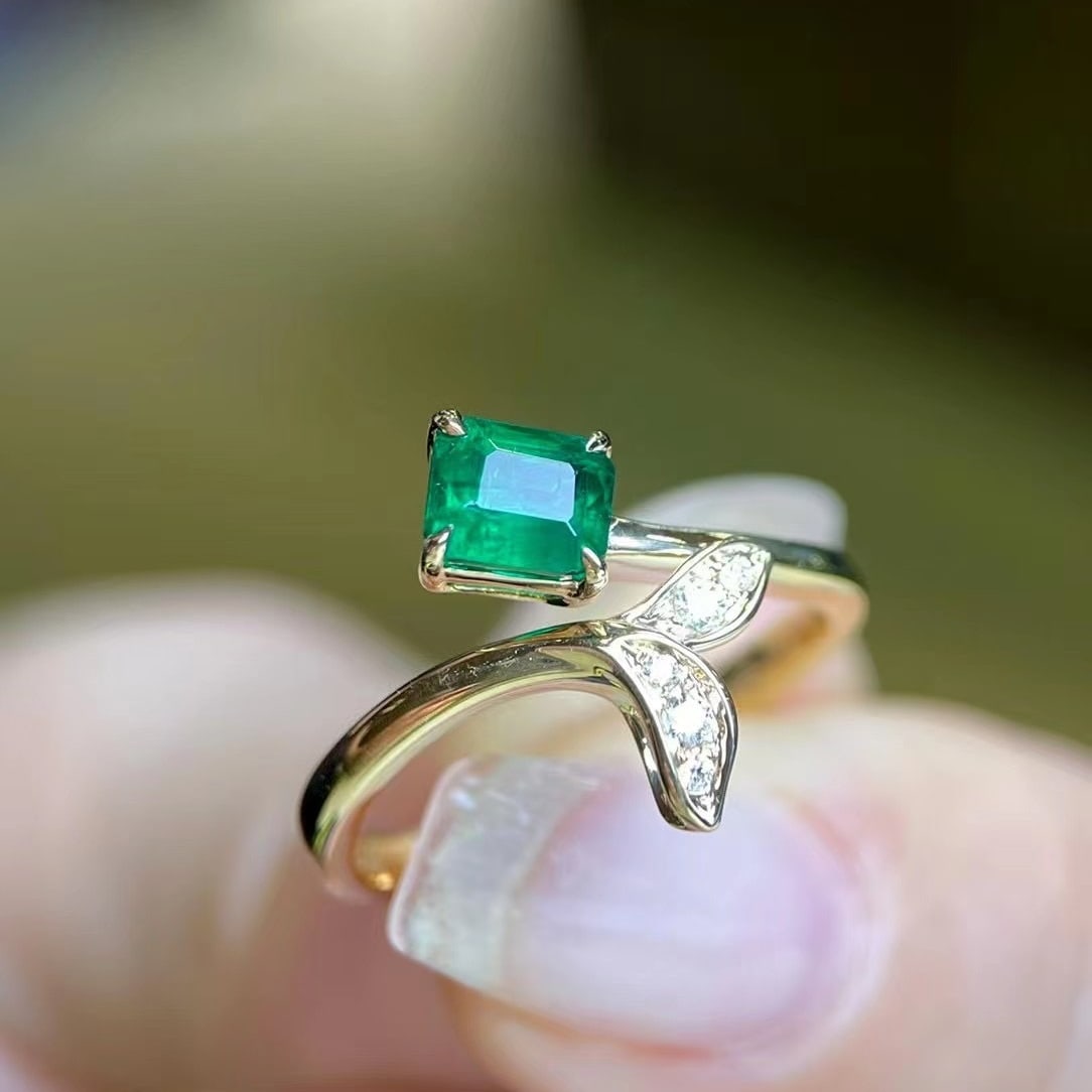 14k Gold 0.77 Ctw Vivid Green Natural Emerald & Diamond Ring: Ref:230938430 // gold content:14k gold // ring size:7. 25us // // main gemstone:emerald // shape:octagonal // carat weight:0. 72ct // color:vivid green // treatment:natural // // adjacent gemstone