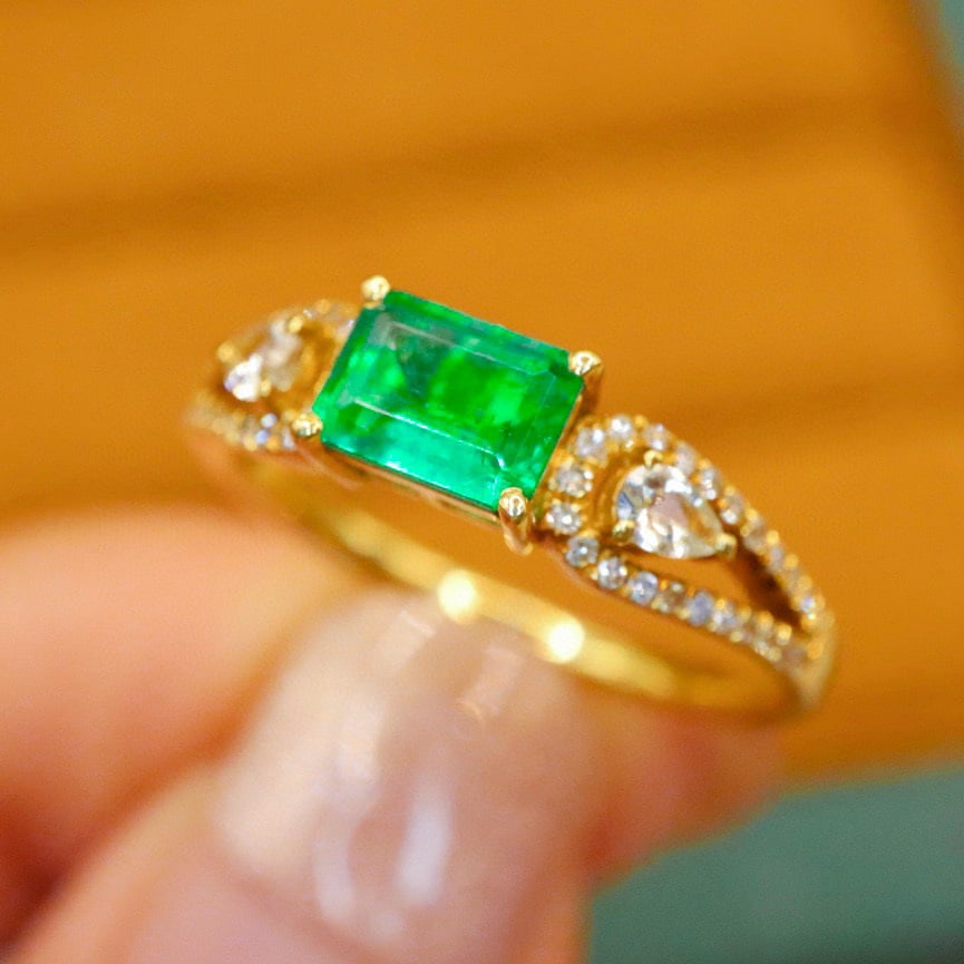 14k Gold 0.67 Ctw Vivid Green Natural Emerald & Diamond Ring - 2