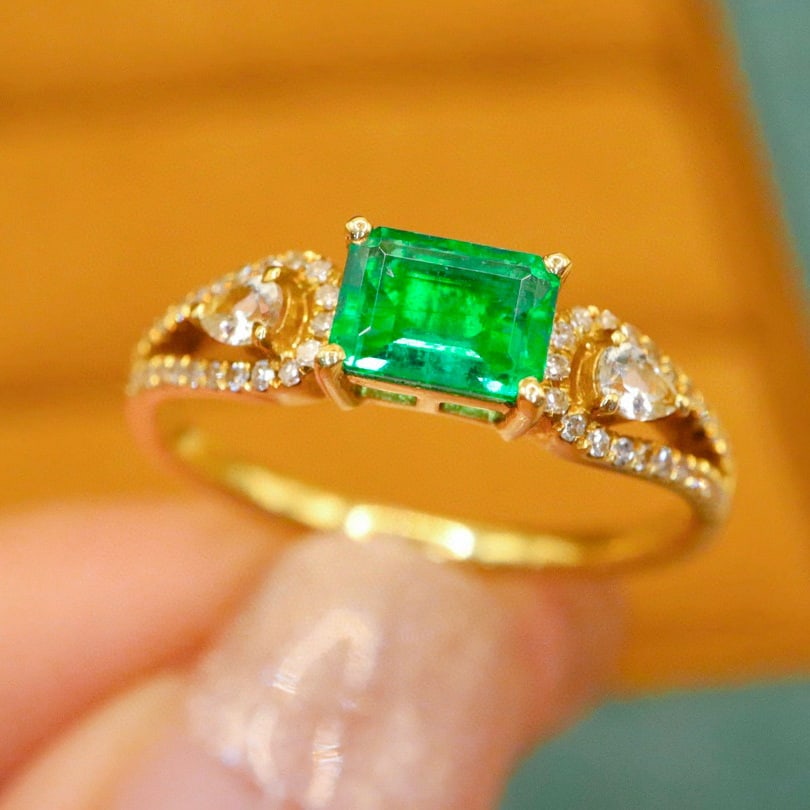 14k Gold 0.67 Ctw Vivid Green Natural Emerald & Diamond Ring - 4