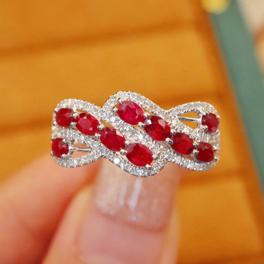 14k Gold 1.22 Ctw Natural Ruby & Diamond Ring: Ref:230938434 // gold content:14k gold // ring size:7. 25us // // main gemstone:ruby // shape:oval // carat weight:1. 02ct // color:pigeonblood red // treatment:natural // // adjacent gemstone 2 :