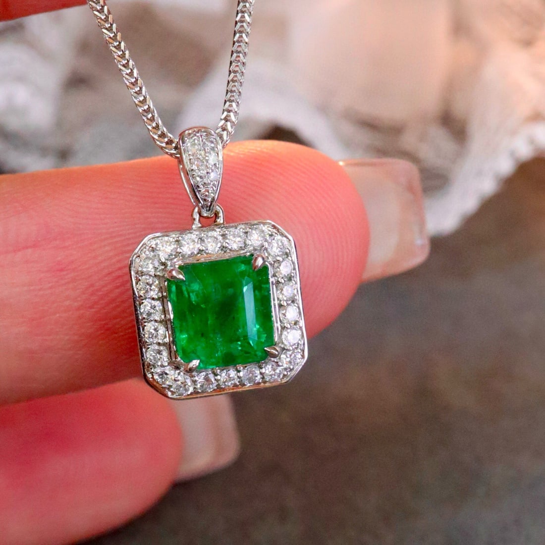 14k Gold 1.21 Ctw Vivid Green Natural Emerald & Diamond Pendant( Without Chain ): Ref:230938441 // gold content:14k gold // main gemstone:emerald // shape:octagonal // carat weight:1. 01ct // color:vivid green // treatment:natural // // adjacent gemstone 2 : diamond //