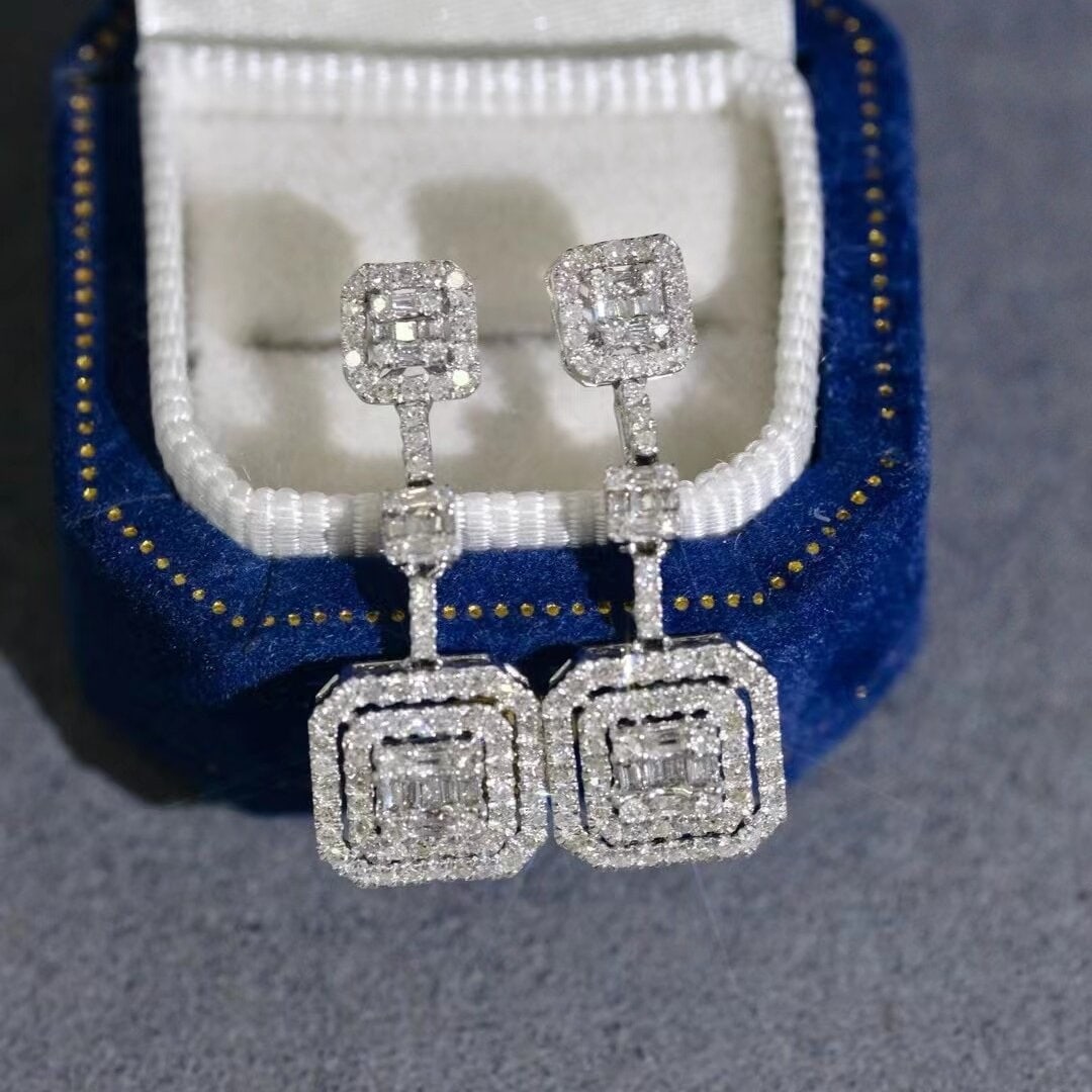 14k Gold 1.08 Ct Natural H Diamond Earrings: Ref:230938446 // gold content:14k gold // main gemstone:diamond // shape:multiply // carat weight:1. 08ct // clarity grade:vs-si // color:h // treatment:natural // Condition: NewLow Estimate: