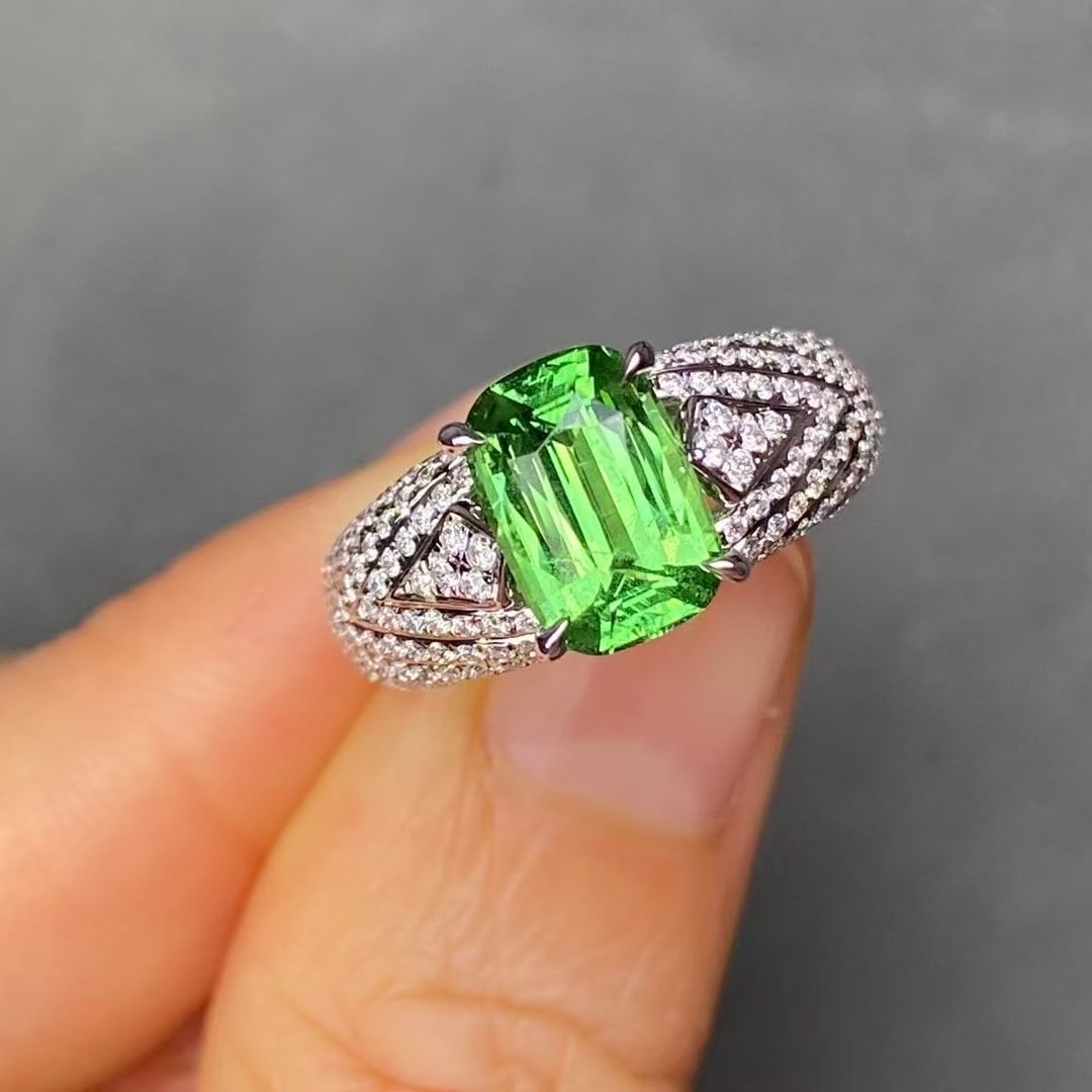 14k Gold 3.36 Ctw Natural Tsavorite & Diamond Ring: Ref:230938447 // gold content:14k gold // ring size:7. 25us // // main gemstone:tsavorite // shape:cushion // carat weight:2. 6ct // color:green // treatment:natural // // adjacent gemstone 2 :