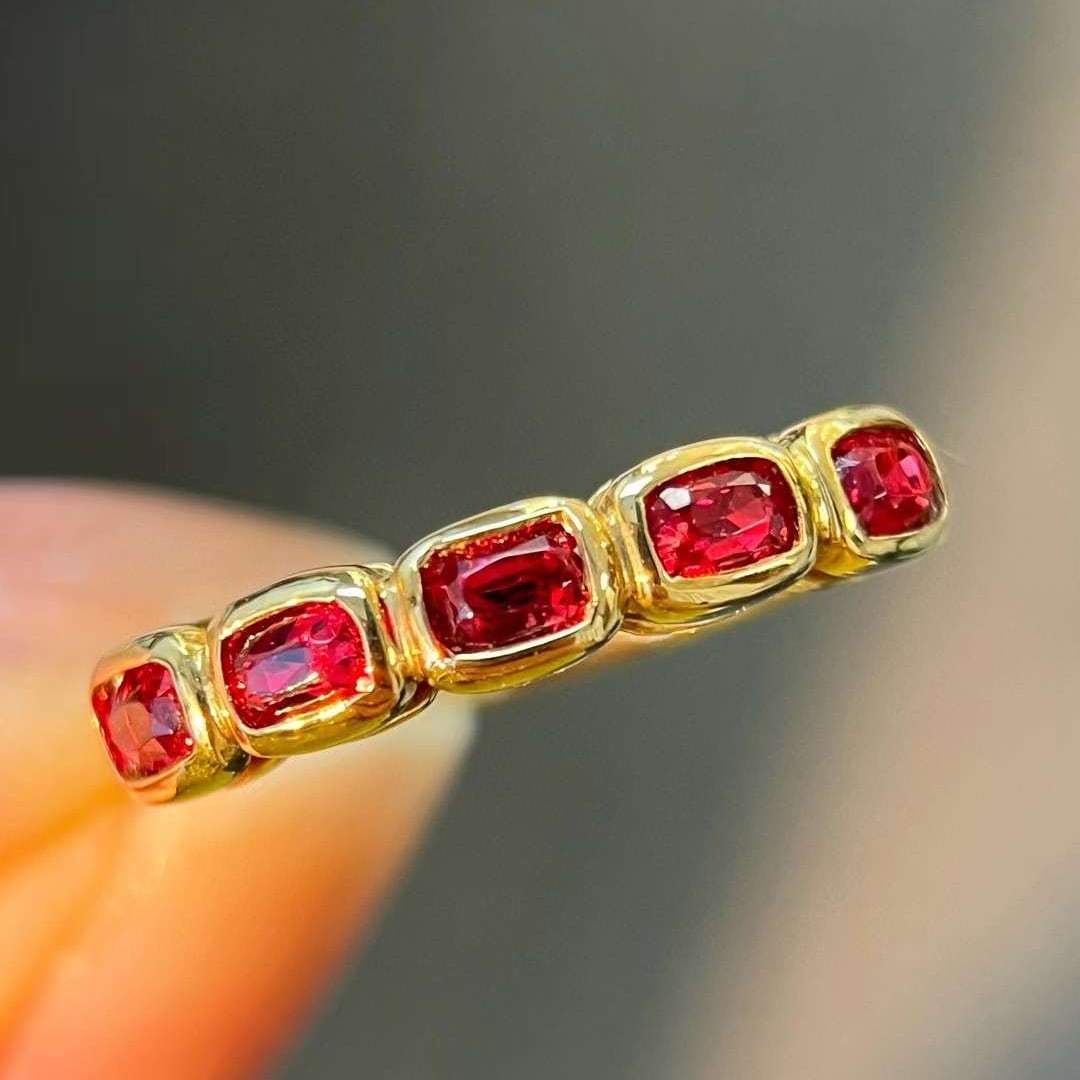 14k Gold 1.09 Ct Vivid Red Natural Spinel Ring: Ref:230929213 // gold content:14k gold // ring size:7. 25us // // main gemstone:spinel // shape:cushion // carat weight:1. 09ct // color:vivid red // treatment:natural // Condition: New Low Estimate:
