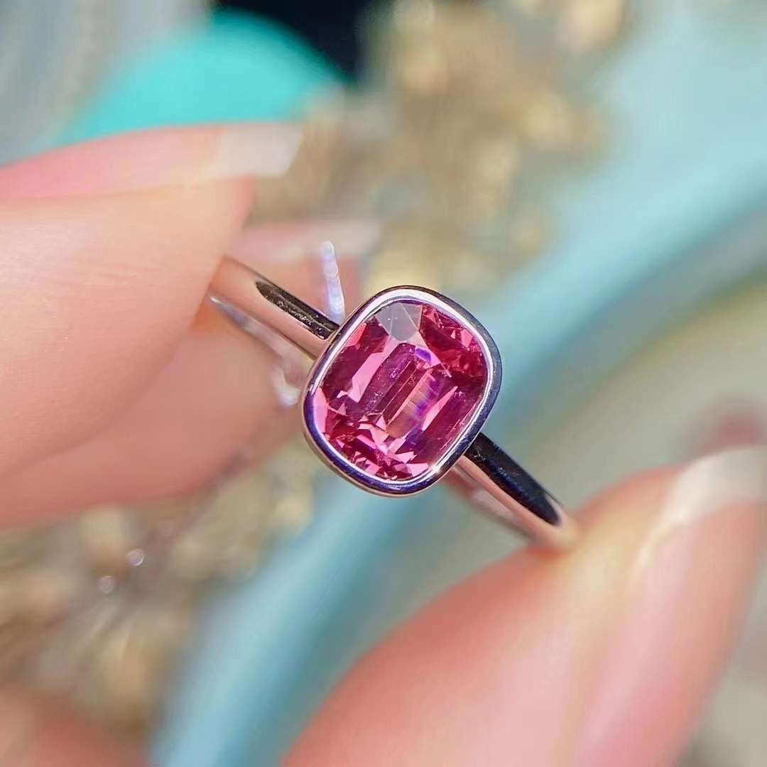 14k Gold 0.85 Ct Natural Spinel Ring: Ref:230929231 // gold content:14k gold // ring size:7. 25us // // main gemstone:spinel // shape:cushion // carat weight:0. 85ct // color:pink // treatment:natural // Condition: New Low Estimate: 2200