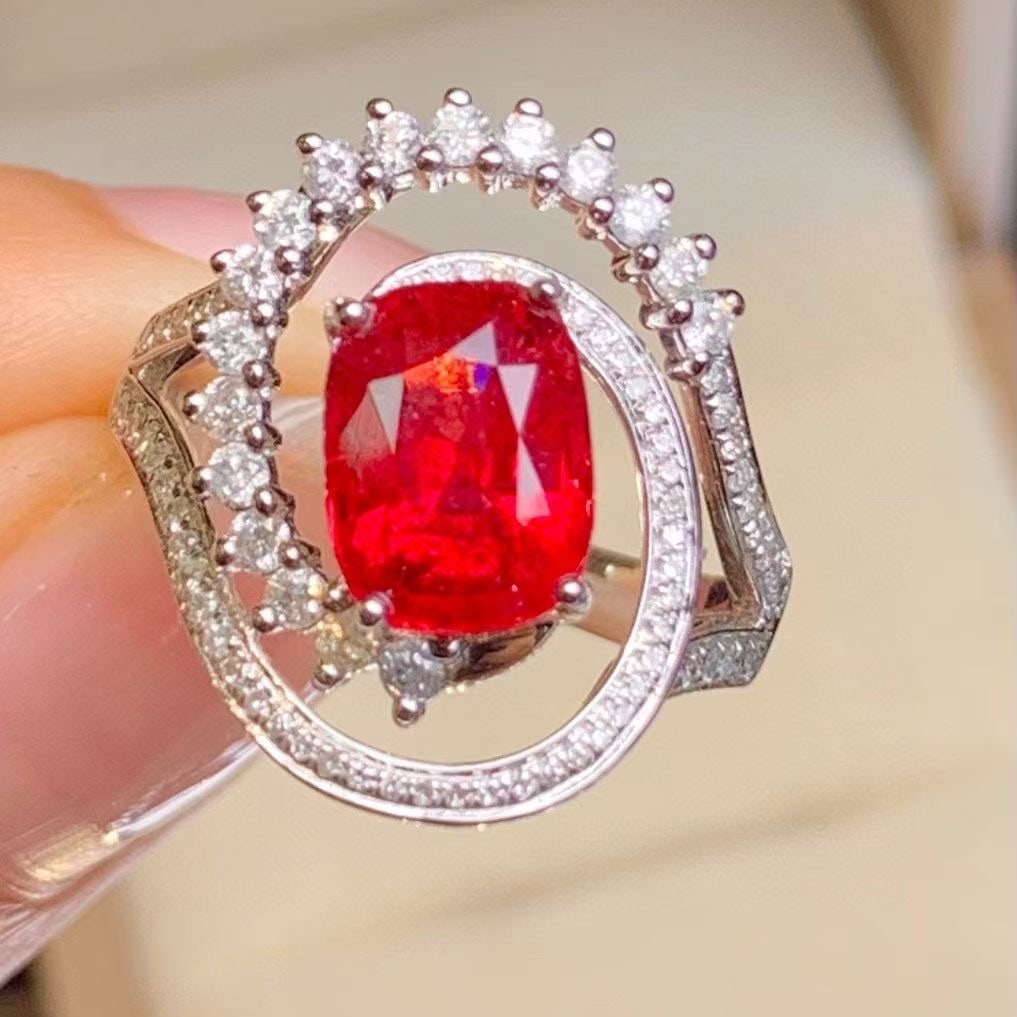14k Gold 2.52 Ct Vivid Red Natural Spinel & Diamond Ring: Ref:230933179 // gold content:14k gold // ring size:7. 25us // // main gemstone:spinel // shape:cushion // carat weight:2. 52ct // color:vivid red // treatment:natural // // adjacent gemstone 2 : diam